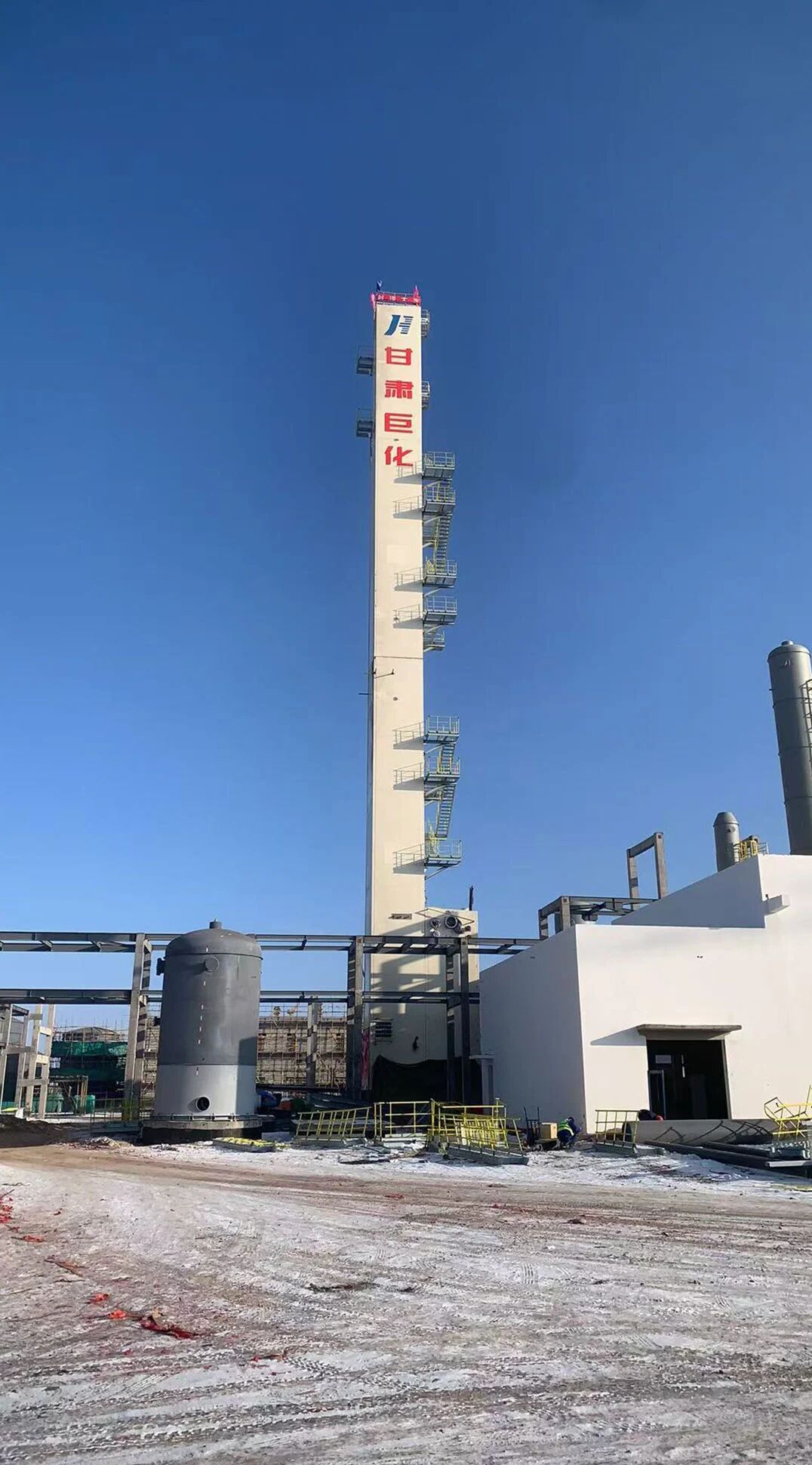 【中国气体协会气体展展商动态】盈德气体助力甘肃巨化硅氟新材料项目冷箱成功封顶(图3)