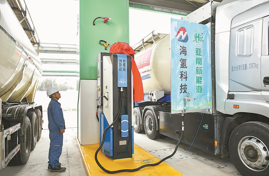 【福建日报】我省首座固定式加氢站投运(图2)
